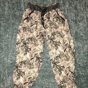 3/15$ Comfy pants with leaves